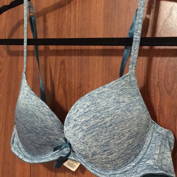 💚Smooth Satin Green T-Shirt Bra (34A) - Picture 2 of 7